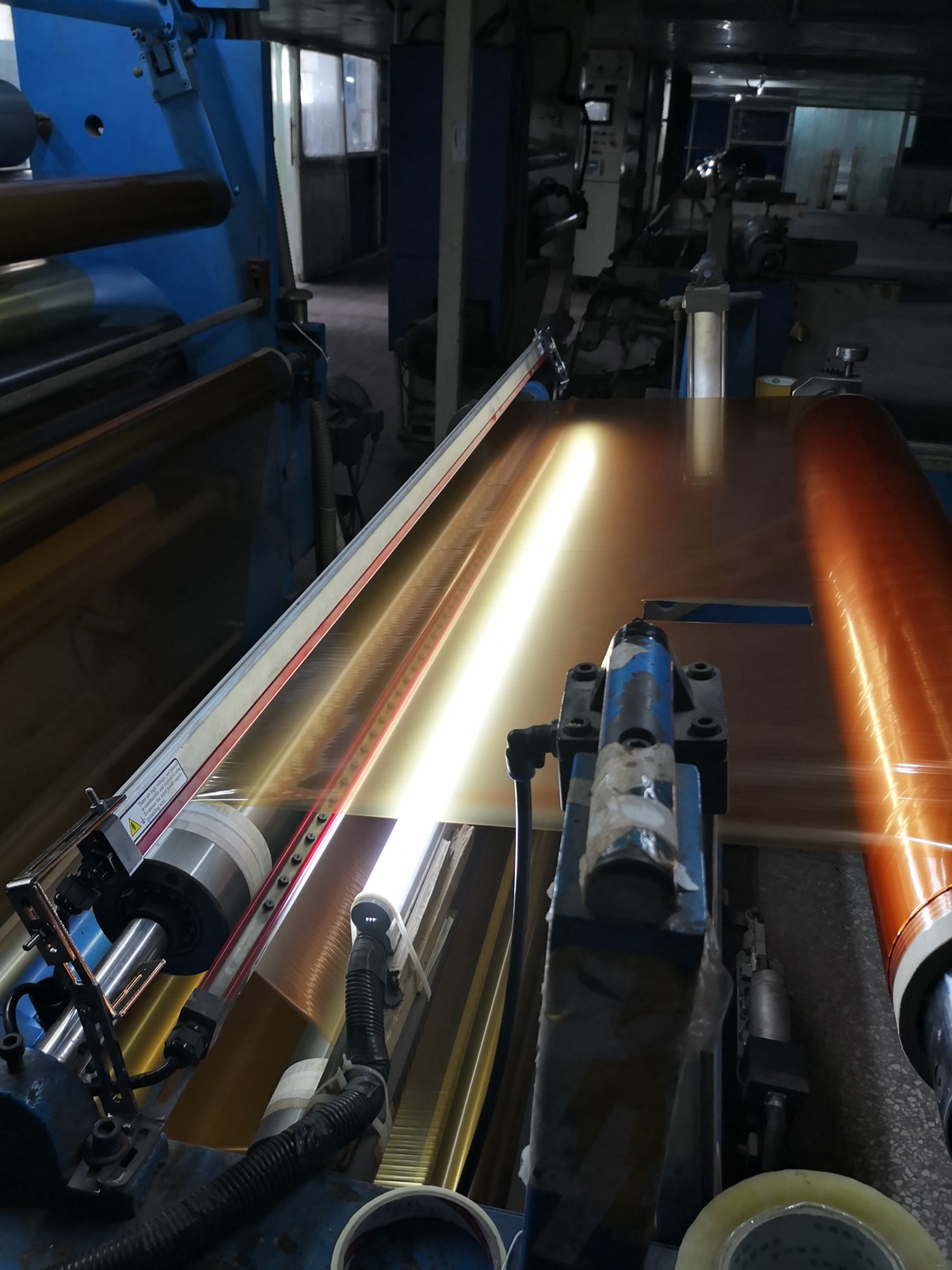 Static eliminator bar installed on an industrial film coating machine to neutralize electrostatic charges on the moving material rollers. Static eliminator bar installed on an industrial film coating machine to neutralize electrostatic charges on the moving material rollers.